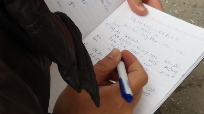 Hà Nội: Kiểm tra cây xăng bị tố bơm vào bình dung tích 70L nhưng đổ 80L mới đầy